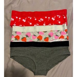 3pk BRAND NEW VS PINK LOGO HIPSTER PANTIES PRICE FIRM .. Im losing $20